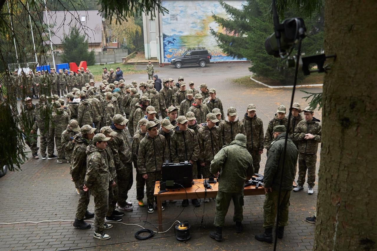 Гости в зеленых фуражках