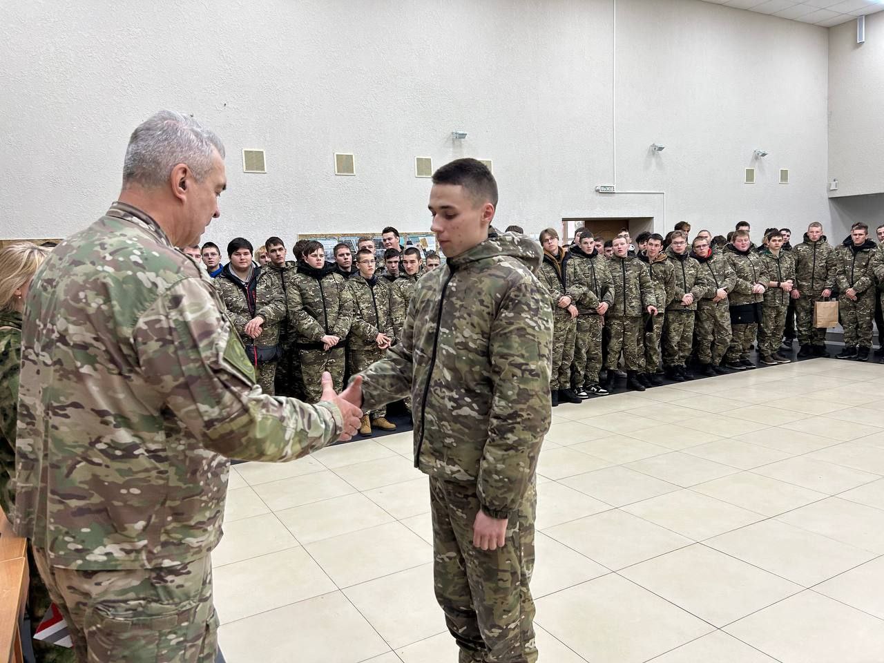 Калибр — 146: как прошла самая массовая смена сезона в «Авангарде»